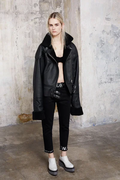 Look 10